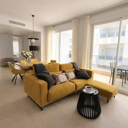 Sunny Waves & Coast 2 Apts, 6br, Ac & Heated Pool Torrevieja