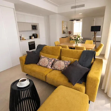 Sunny Waves & Coast 2 Apts, 6br, Ac & Heated Pool * Torrevieja