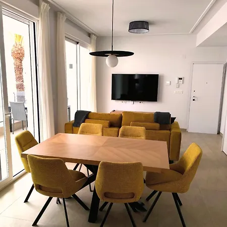 Sunny Waves & Coast 2 Apts, 6br, Ac & Heated Pool * Torrevieja