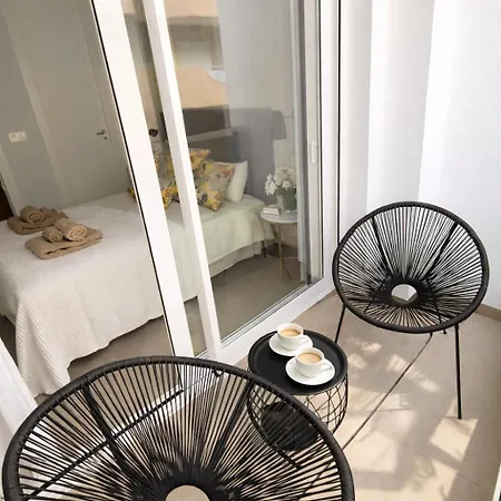 Sunny Waves & Coast 2 Apts, 6br, Ac & Heated Pool Torrevieja