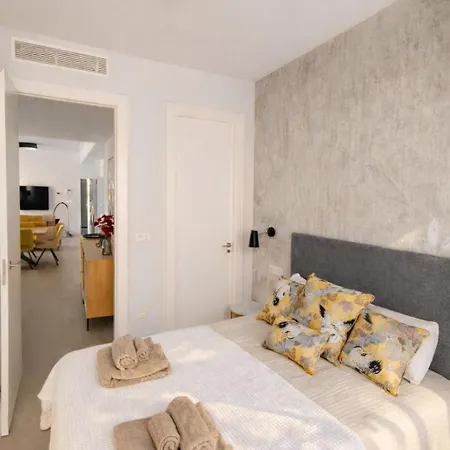 Sunny Waves & Coast 2 Apts, 6br, Ac & Heated Pool Apartament *