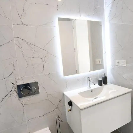 Apartament Sunny Waves & Coast 2 Apts, 6br, Ac & Heated Pool *