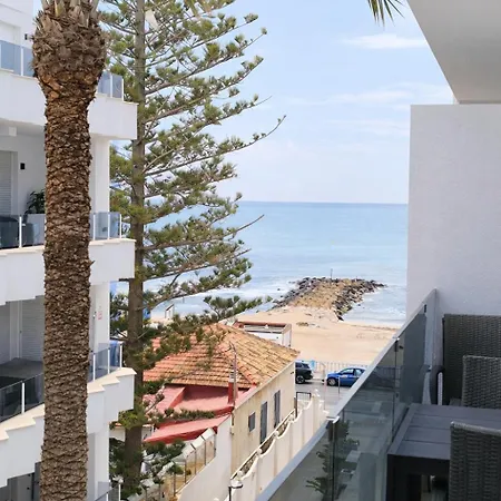 Sunny Waves & Coast 2 Apts, 6br, Ac & Heated Pool *
