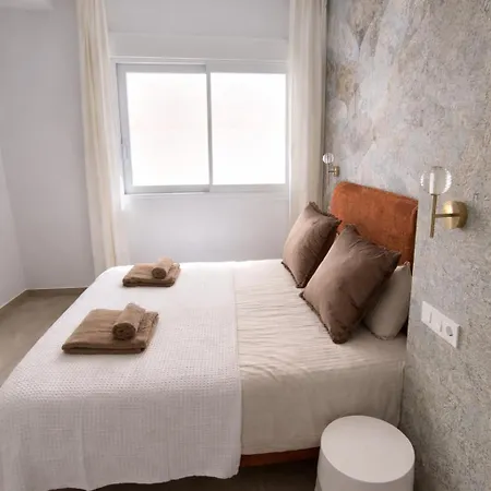 Sunny Waves & Coast 2 Apts, 6br, Ac & Heated Pool Torrevieja