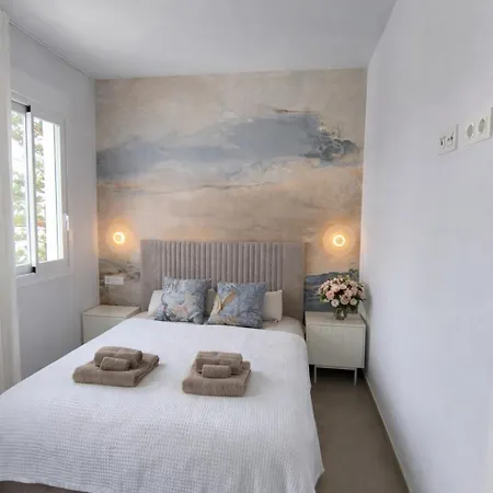 Sunny Waves & Coast 2 Apts, 6br, Ac & Heated Pool Apartament