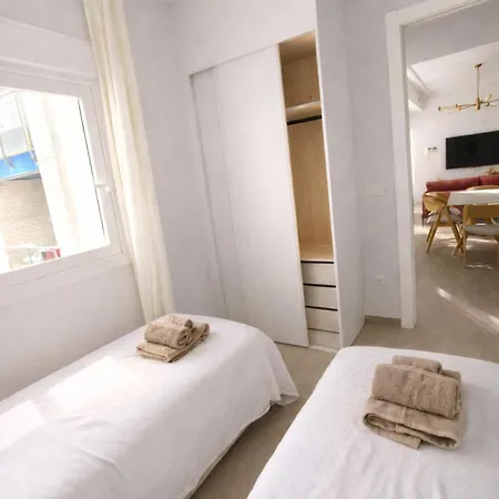 Sunny Waves & Coast 2 Apts, 6br, Ac & Heated Pool Apartamento Torrevieja