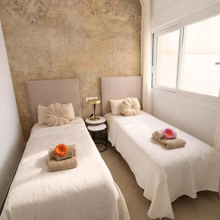 Sunny Waves & Coast 2 Apts, 6br, Ac & Heated Pool Apartament