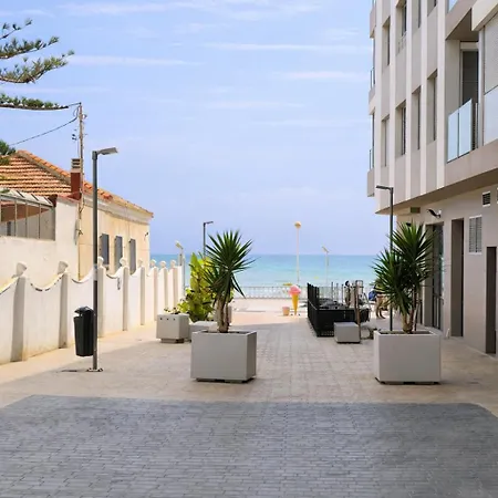 Sunny Waves & Coast 2 Apts, 6br, Ac & Heated Pool *